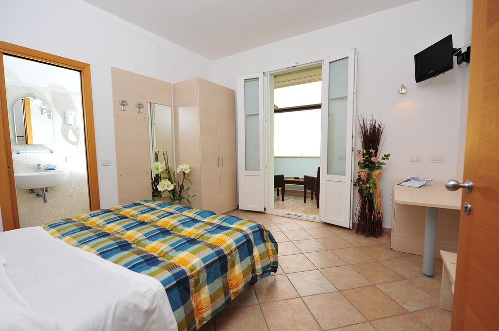 Hotel Aurora San Vincenzo Room photo