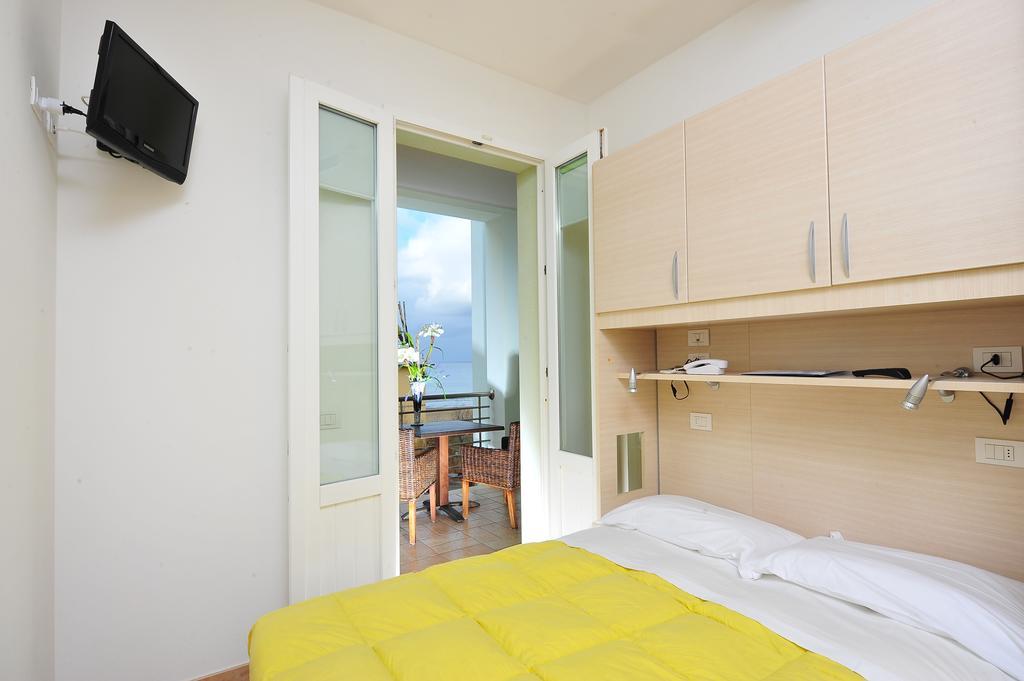 Hotel Aurora San Vincenzo Room photo